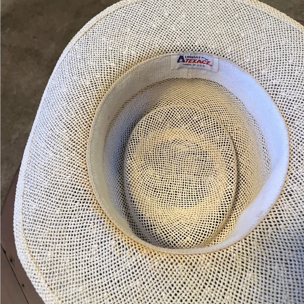 Stylish Cream Hat with Green Band - Picture 7 of 8